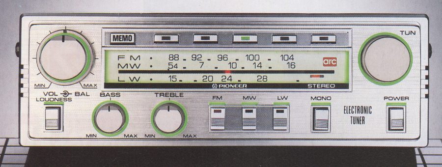 Vintage Pioneer electronic tuner with FM, MW, LW bands and various control knobs. arc and MEMO displayed on panel.